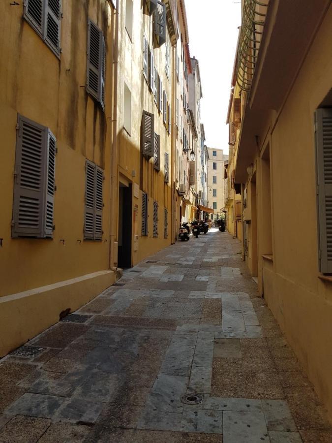 VIEILLE VILLE D AJACCIO POUR 3 PERs A 300M DU PORT ET A 15 MN DE LAEROPORT PROCHES DE PLUS BELLES PLAGES ET TTES COMMODITES A PROXIMITE Exterior foto