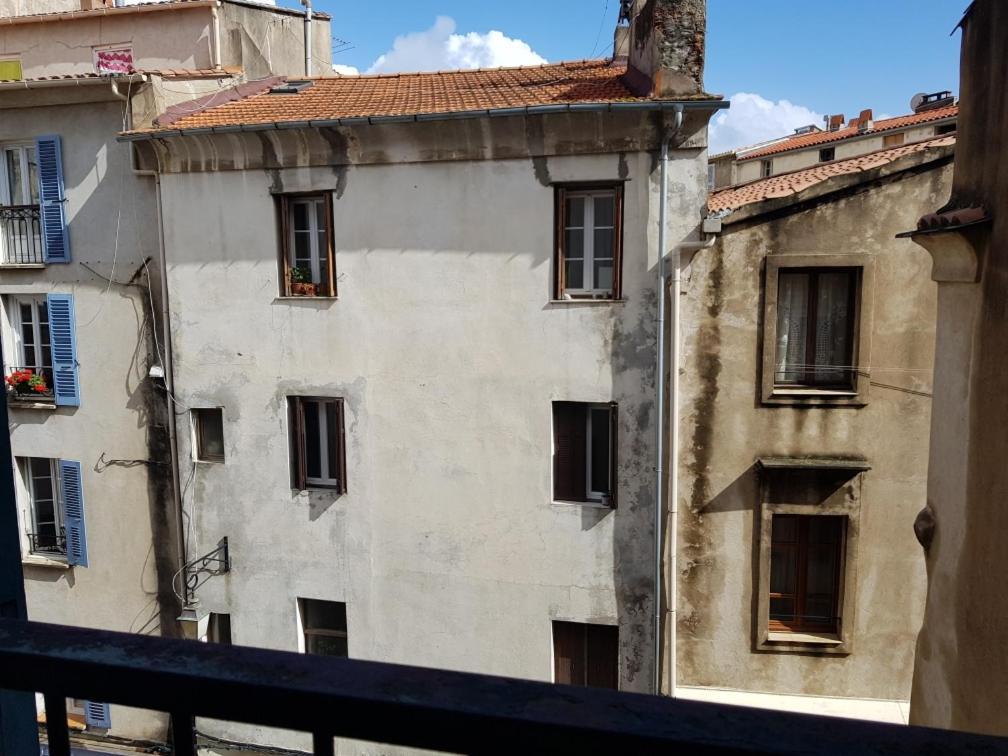 VIEILLE VILLE D AJACCIO POUR 3 PERs A 300M DU PORT ET A 15 MN DE LAEROPORT PROCHES DE PLUS BELLES PLAGES ET TTES COMMODITES A PROXIMITE Exterior foto